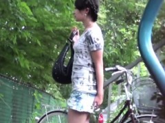 asians-squat-and-piss