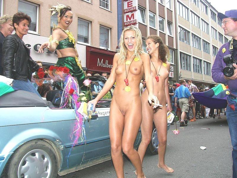 girls walking naked on street - N
