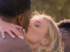 blacked-horny-waitress-hooks-up-with-bbc-sports-legend