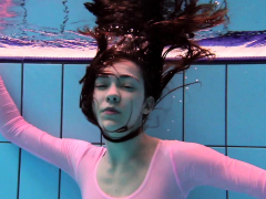 enjoy-roxalana-underwater-naked-in-pool